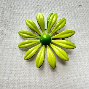 Vintage 1960’s Green Flower Brooch